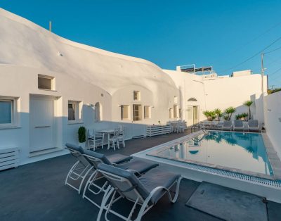 Fira-Cave-Sleeps 13-Parking-Pool-Pet Friendly