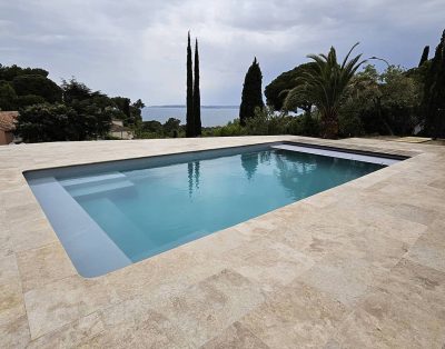 Ground floor villa with heated private pool and garden, 1 km from the sea