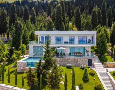 Horizon Villa | Luxurious Lakefront Retreat
