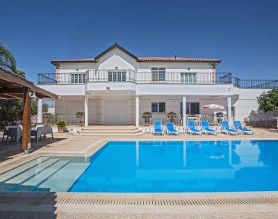 Papas Family Villa with Private Pool Wheelchair accessible