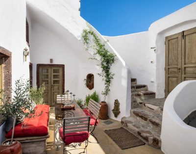 Santorini Vista Legacy Retreat – Live the history, wake to the view!