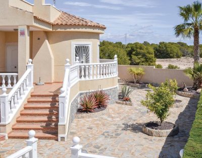 Sea View Apartment with AC, Pool & Parking