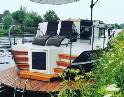 Unique houseboat with Sauna @ walking distance historic center of Amsterdam.