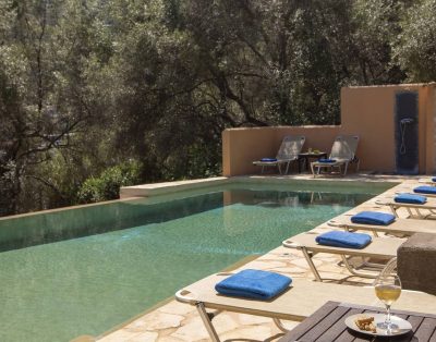Villa Amoudia – Luxury Villa right on the beach with Private Pool