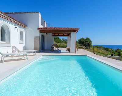 Villa Del Cardo with Private Pool, Sea Views, Wi-Fi, and Air Conditioning