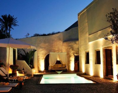 Villa in Santorini with Stunning Outdoor Kitchen