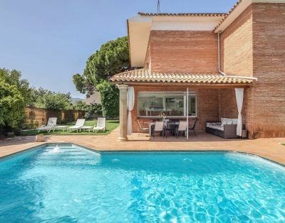 Villa ‘Masnou’ with Sea View, Wi-Fi and Air Conditioning