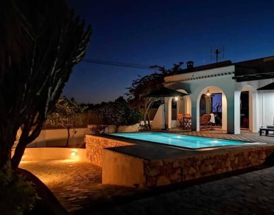Beautiful Villa with swimming pool in Ibiza town.