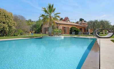 ‘Villa Sellemond’ with Lake View, Pool, Garden & Wi-Fi