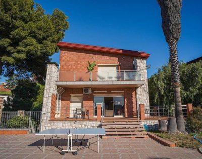 Bed&Bcn Hills House with swimming pool