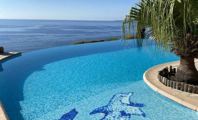 Villa with infinity pool and air conditioning, French Riviera
