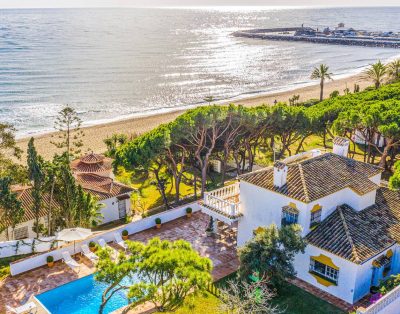 Calahonda Beach Apartment with Parking, Pool and WiFi