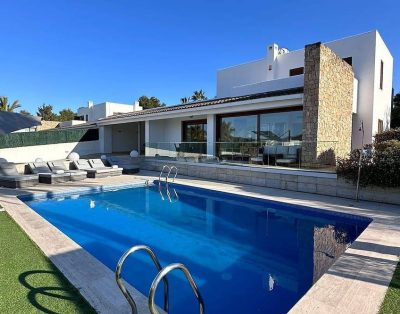 4 bedroom villa, 3 bath with private pool, sea view and enclosed gardens.