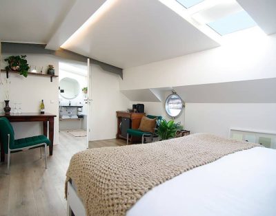 Central & Modern studio on Eco-Houseboat Excelsior!